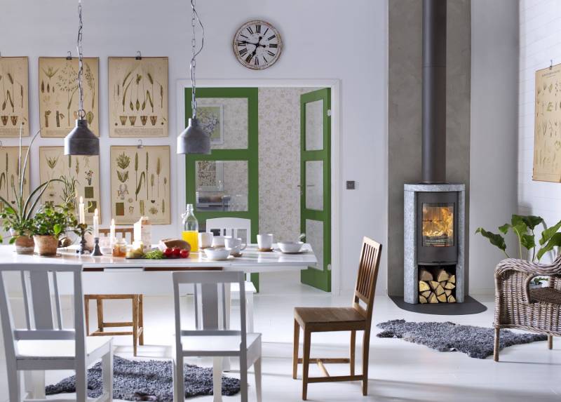 installation d'un poêle à bois scandinave en pierre ollaire à pessac avec trés belle vision du feu