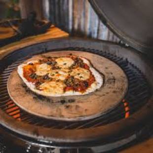 Pizza avec un kamado